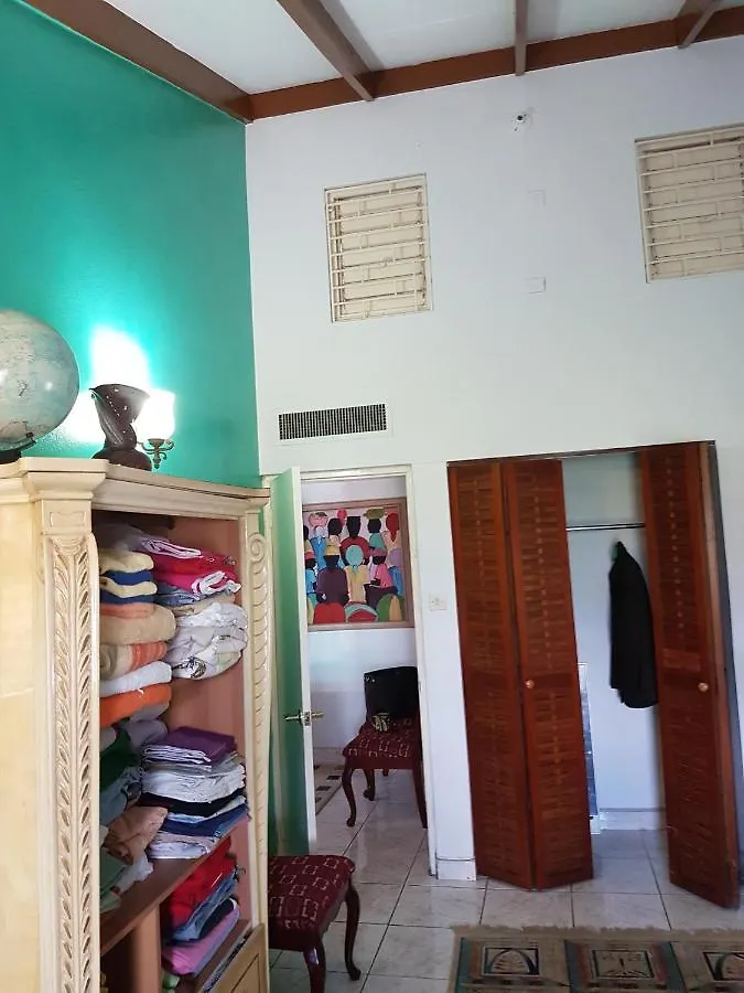 Проживание в семье Private, Cosy And Central Кингстон Ямайка